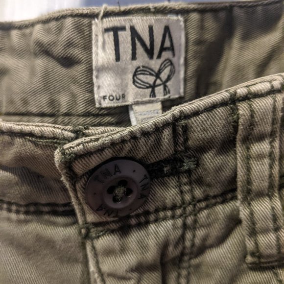 Aritzia TNA Skinny Cargo Pants size 4, olive green - Picture 2 of 6